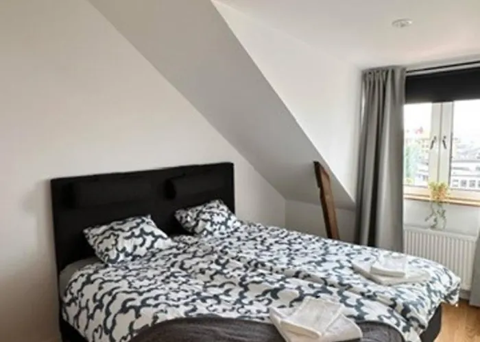Central And Cozy In City Center
